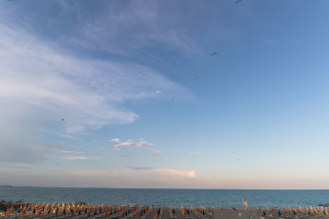 vista mare romantica al tramonto a lignano sabbiadoro